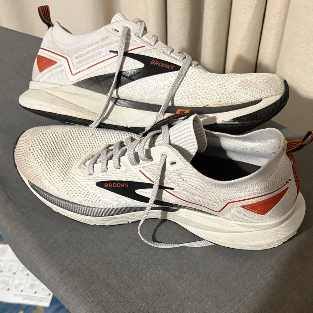 Brooks sneakers sleek